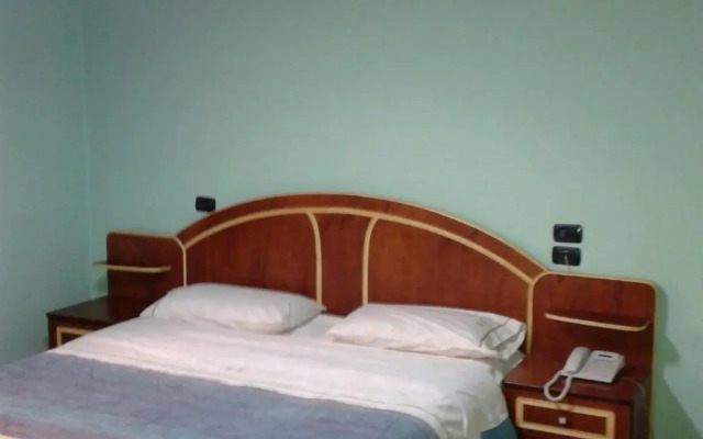 Meg Klaus Hotel