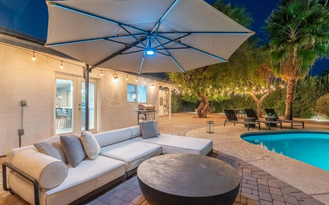 Pickle Putt Retreat Pool Pickleball Putt Grn