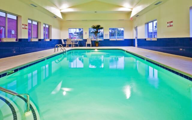 Holiday Inn Express & Suites Dickson by IHG