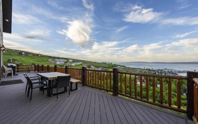 Harbor Lodge has Expansive Deck Views and Located Directly Across From the Marina!