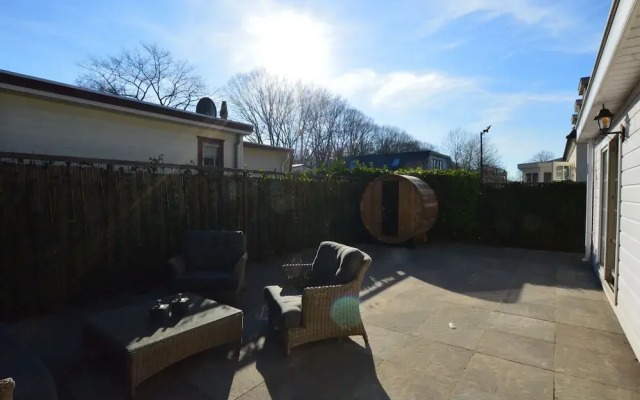 Lovely Holiday Home in Kaatsheuvel With Bubble Bath