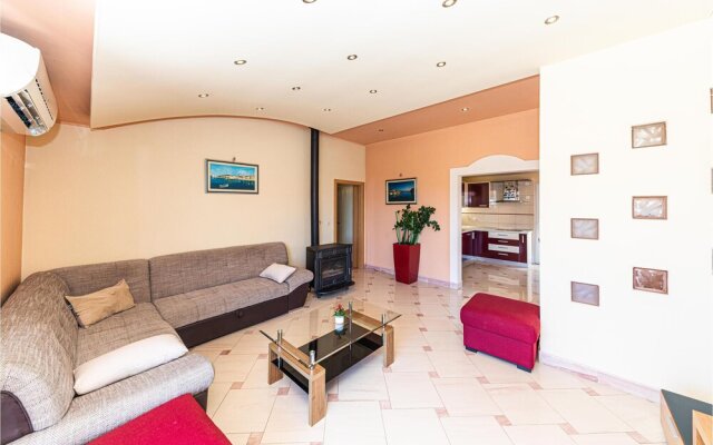 Stunning Apartment in Plano With Outdoor Swimming Pool, Wifi and 2 Bedrooms