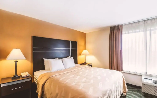 La Quinta Inn Milwaukee Northwest