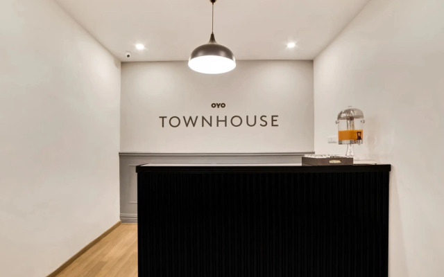 OYO Townhouse 234 Shamashbad Sbi Building