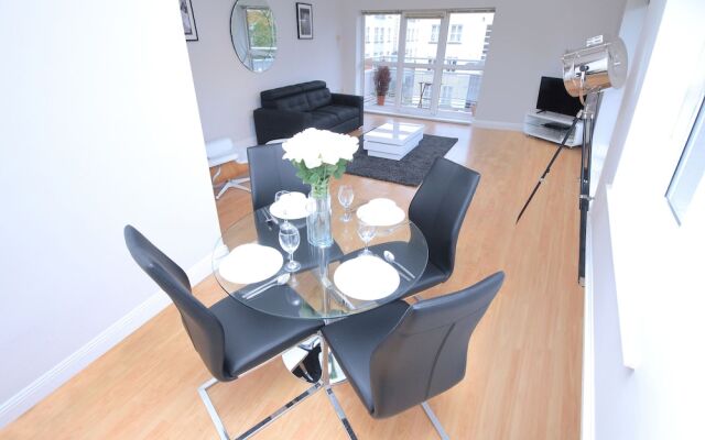 Sir John Rogersons Quay Sleeps 8