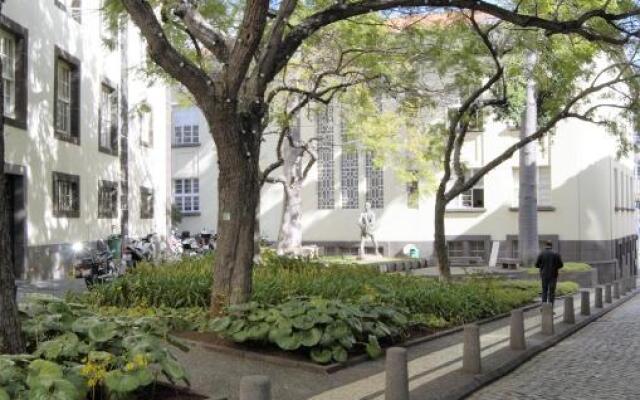 Apartamentos Funchal by Petit Hotels