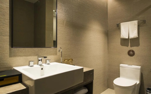 Home Inn Plus Shanghai Chifeng Road Metro Station