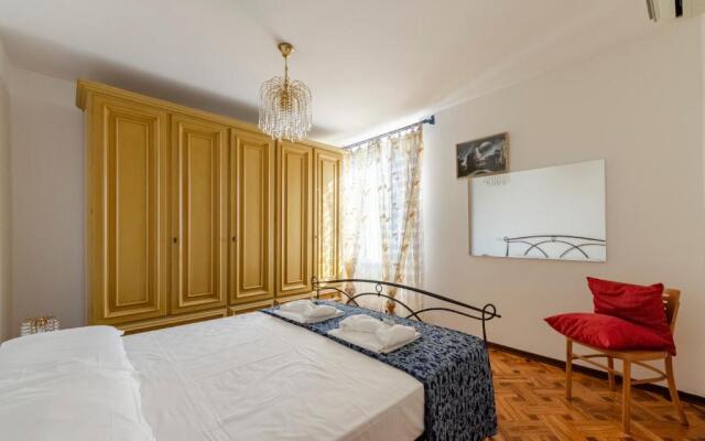 JOIVY Sunny 2-Bed Flat Near Aquarium