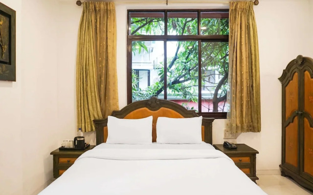 Premium Stays Near Fergusson College