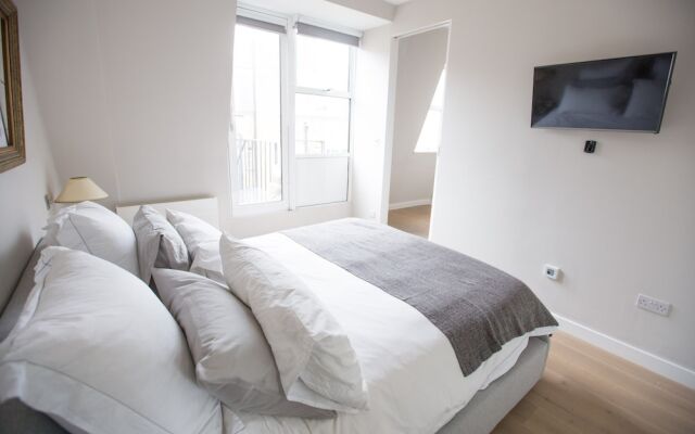 Stylish Rooftop Flat on Kensington High Street