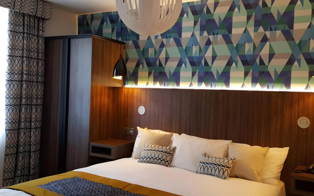 Cairn Hotel