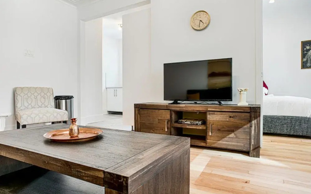 Serene 3br In Cote Des Neiges By Sonder