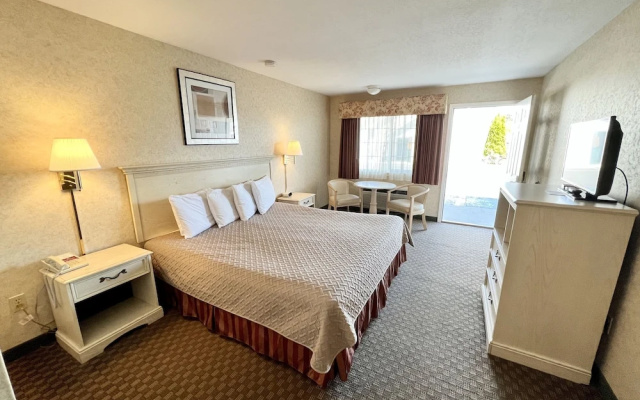 Court Plaza Inn & Suites