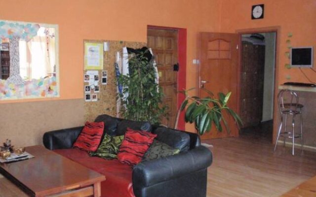 Hostel 70s