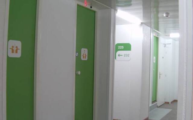 hotelF1 Dole - Renove