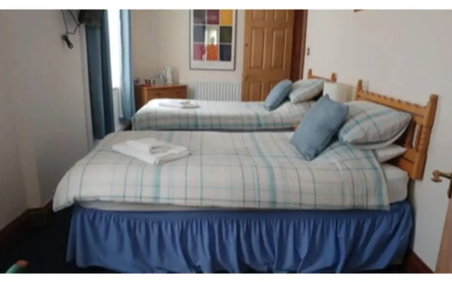 The Three Horseshoes - Inn