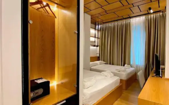 Crown Boutique Hotel