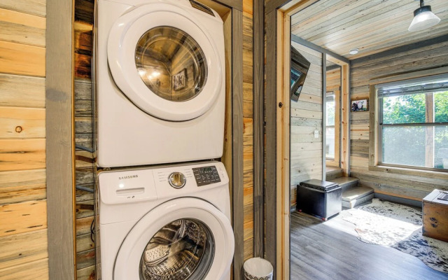 Secluded Gatlinburg Cabin Rental w/ Hot Tub!