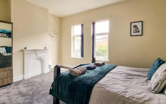 Rustic Ebony Suite With Free Parking