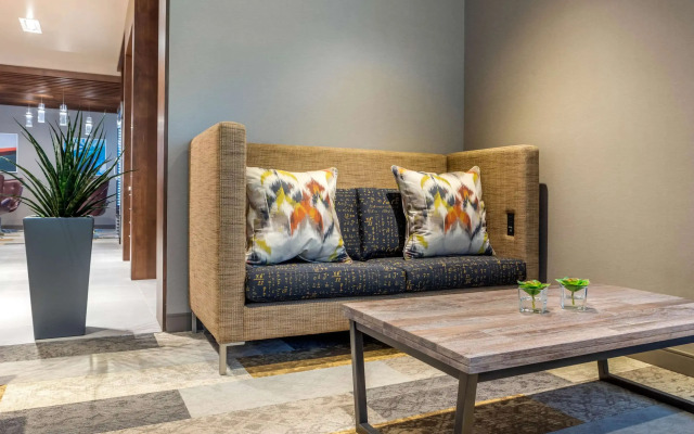 Cambria Hotel Milwaukee Downtown