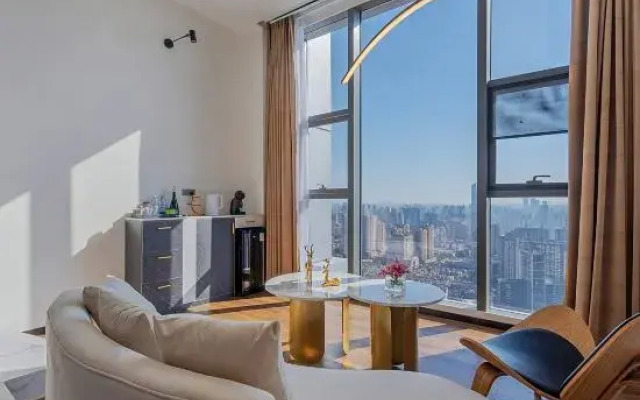 Gaoyin Sky Apartment (Kunming Tongde Plaza Store)