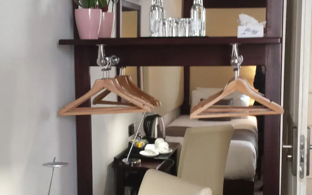 Reem Hotel