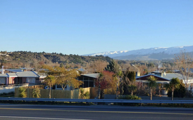 Alexandra Heights Motel