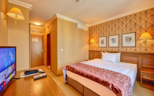 Club Central Hotel