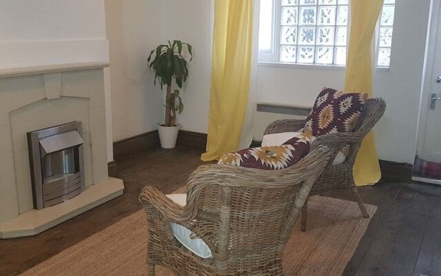 Studio Flat in Stoke Newington High Street