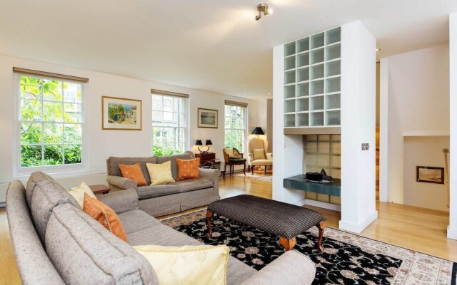 Veeve - Ladbroke Walk