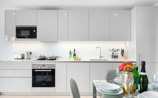 Two Bedroom Serviced Apartment with Balcony in Weymouth Building, Deacon Street