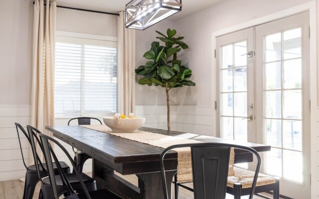 Scottsdale East Osborn 4 Bedroom Home by RedAwning, Scottsdale