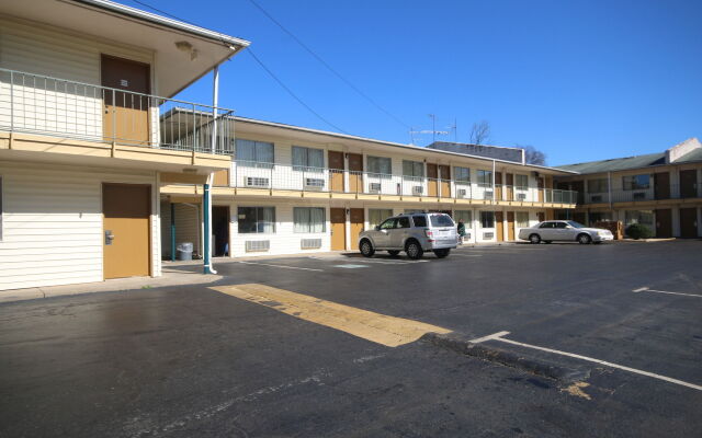 Royal Inn Charlotte Airport Hotel