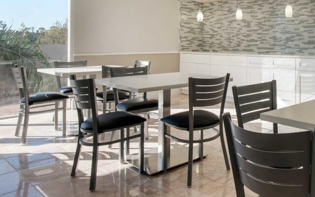 Quality Inn & Suites Dixon near I-88