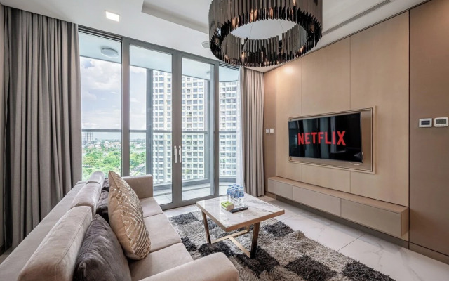 Somi Luxstay Landmark 81