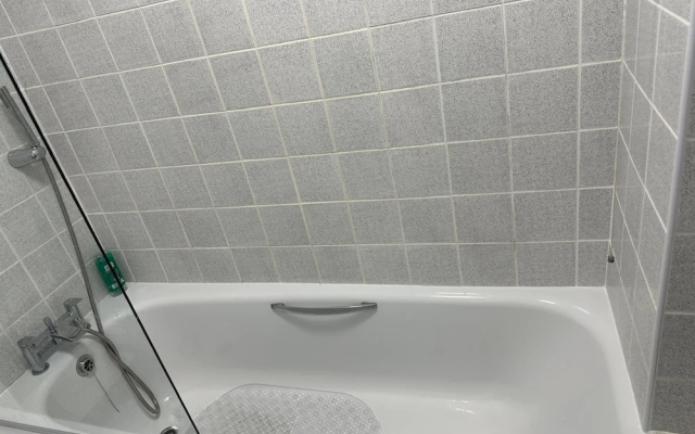 Stylish 1BR Apt w/ Fireplace & High-speed Wifi