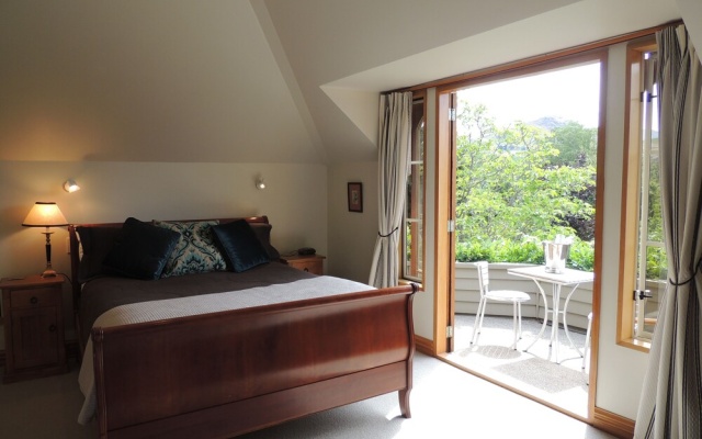 The Turret Bed and Breakfast – Guest Rooms – Lake Hayes
