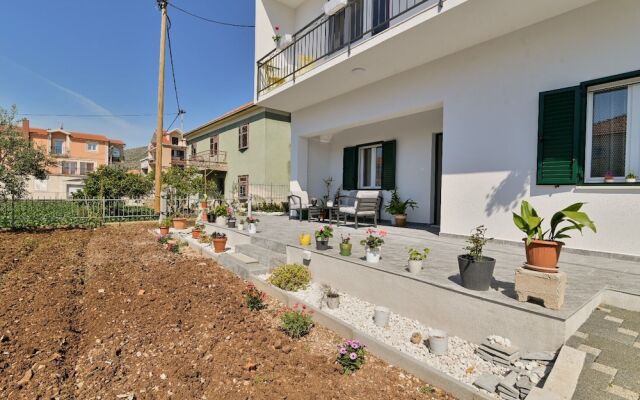 Kati - Garden - A2