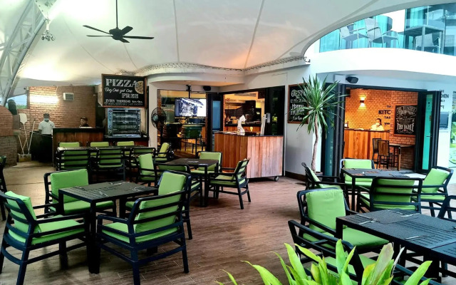 Absolute Twin Sands Resort & Spa