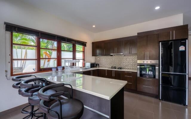 Spacious 3 bedroom villa with private pool and jacuzzi