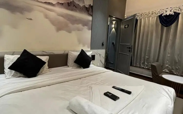 V Love Hotel