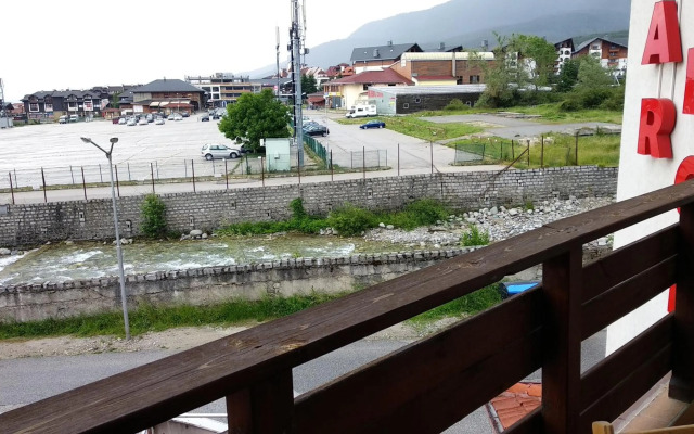 Pine Tree Apartment D34