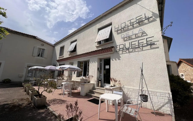 LOGIS Auberge de la Truffe - Hotel de la Mairie