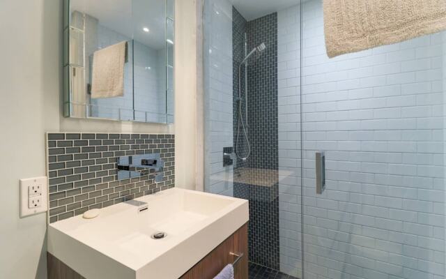 Chic Toronto Townhouse With Private Patio