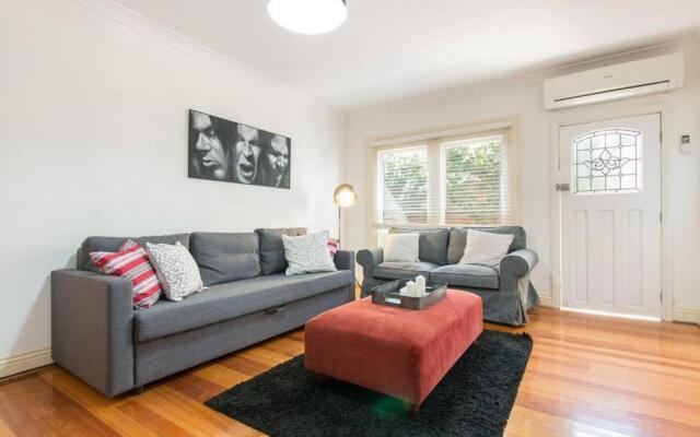Hunter · Close to Smith St Courtyard + Parking