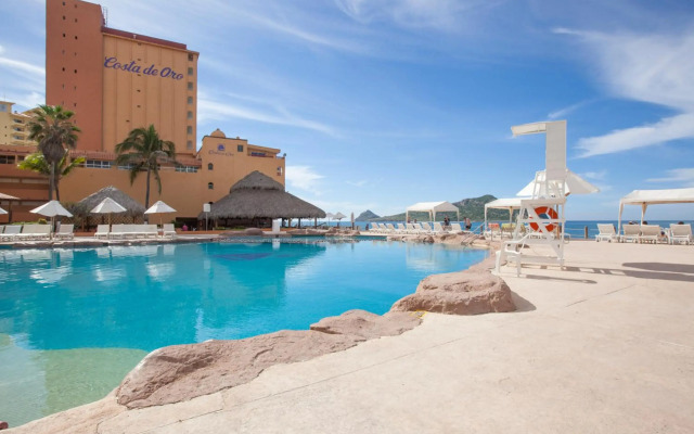 Costa De Oro Beach Hotel