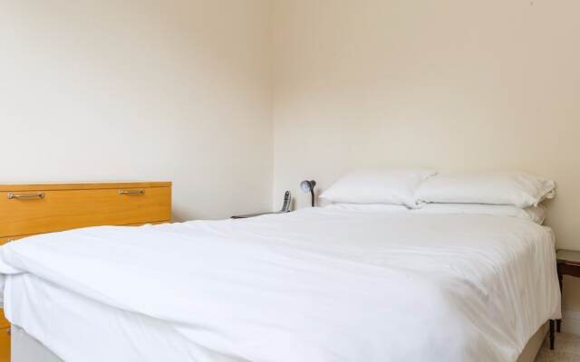 Bright, Spacious West Hampstead Flat for 4