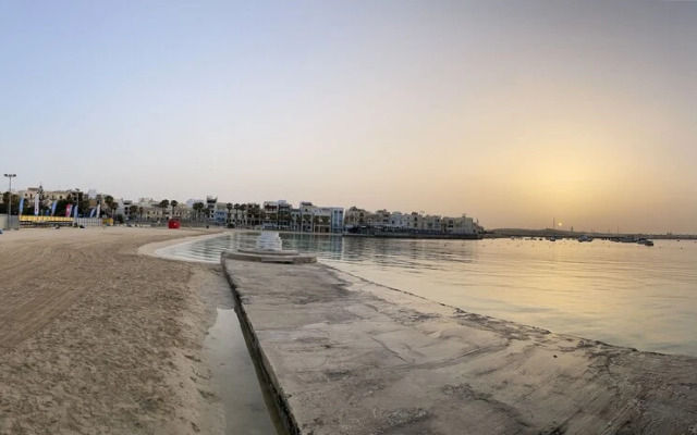 Sunset Modern Apt - Near Beach, Wifi & Cable TV