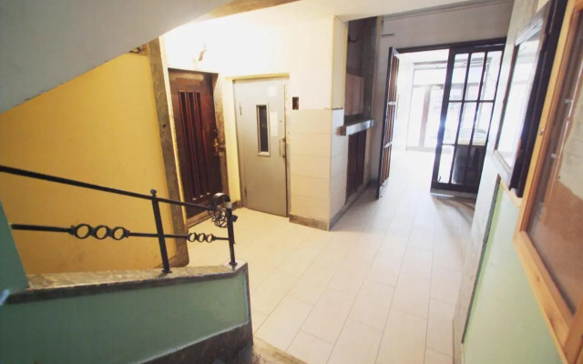 Sunny Studio with balcony in Party District