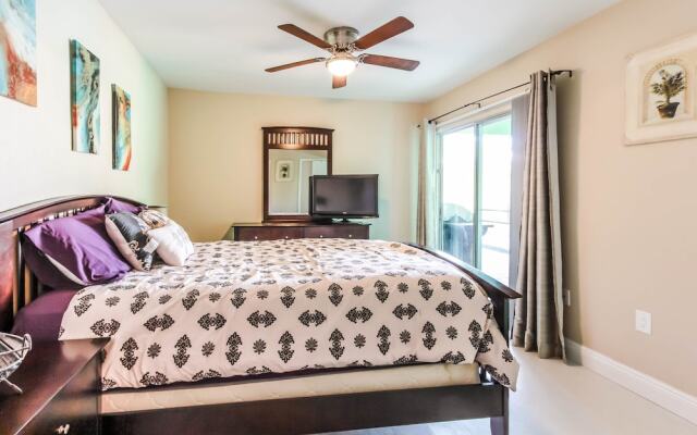 Seatuit Condominiums